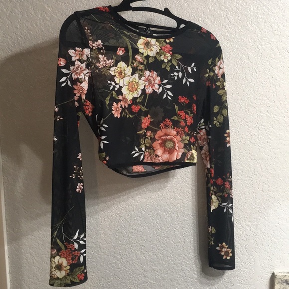 Tops - 🥀 Black mesh long sleeve floral crop top